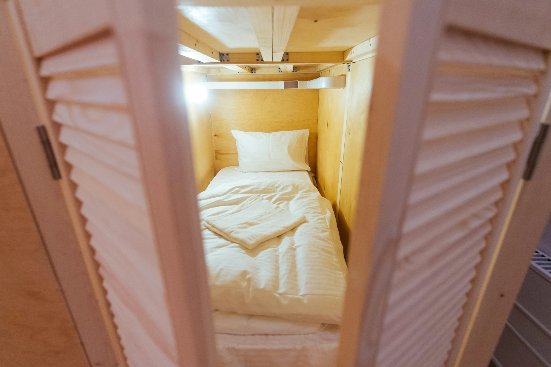 Unplugd: The $6,000 Sweat Trap: Why the Eight Sleep Pod 5 Ultra Is the Ultimate Tech Industry Con